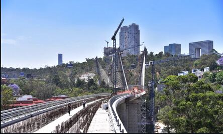 Puente Atirantado del Tren Interurbano México-Toluca es curvo; es soportado por pilas de hasta 75 metros y cuenta con sistema antisísmico