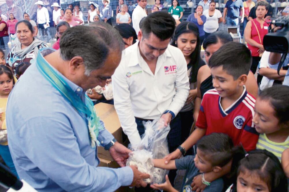 El gobernador Héctor Astudillo dijo que, por segundo año consecutivo, se log ró la entrega de fertilizantes de forma gratuita, en la zona de La Montaña (ESPECIAL)