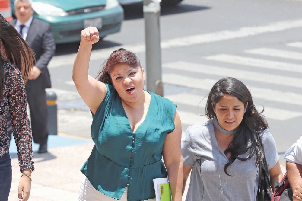 Nestora Salgado ( izq.) acusa al candidato presidencial José Antonio Meade de buscar votos con sus dichos contra ella (LUCÍA GODÍNEZ. EL UNIVERSAL)