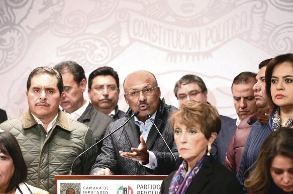 En conferencia de prensa, René Juárez acusó que el Presupuesto de Egresos de la Federación 2019 carece de legitimidad porque violó el proceso (BERENICE FREGOSO. EL UNIVERSAL)