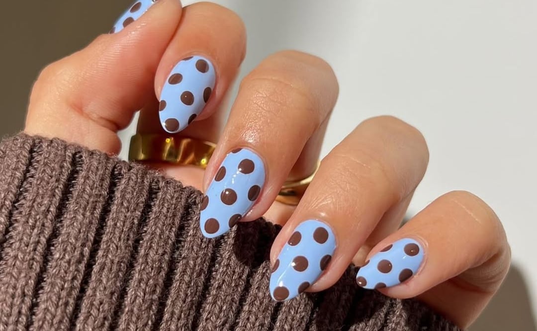 Las uñas de lunares se lucen en los tonos favoritos de la temporada. Foto: Instagram @samrosenails