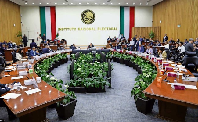 Taddei corre del INE a 836 profesionales en 6 meses; exconsejeros alertan afectaciones rumbo a elecciones 2027