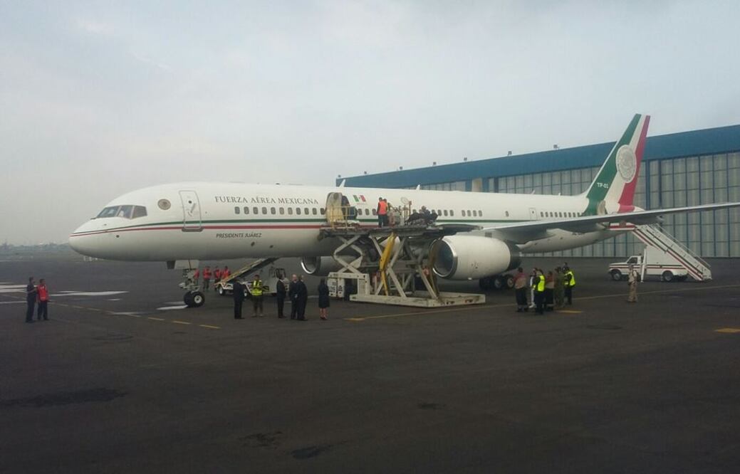 El avión presidencial que trasladó al país a los seis mexicanos que resultaron heridos por un ataque en Egipto aterrizó en el Hangar Presidencial. 