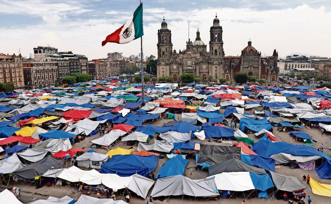 El magisterio disidente no permite terminar los ciclos escolares con sus protestas, indicó un especialista al referirse a la CNTE. Foto: Archivo / El UNIVERSAL
