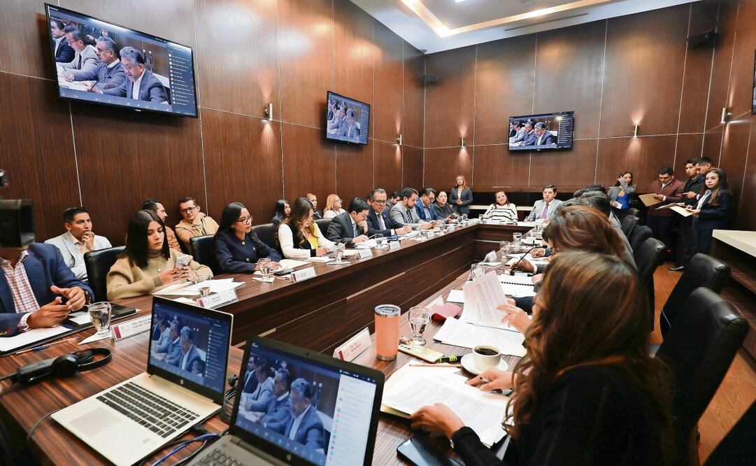 En comisiones unidas, diputados mexiquenses y representantes del Ejecutivo analizaron la reforma a la Constitución para extinguir al Infoem. Foto: Alejandra Vargas / EL UNIVERSAL