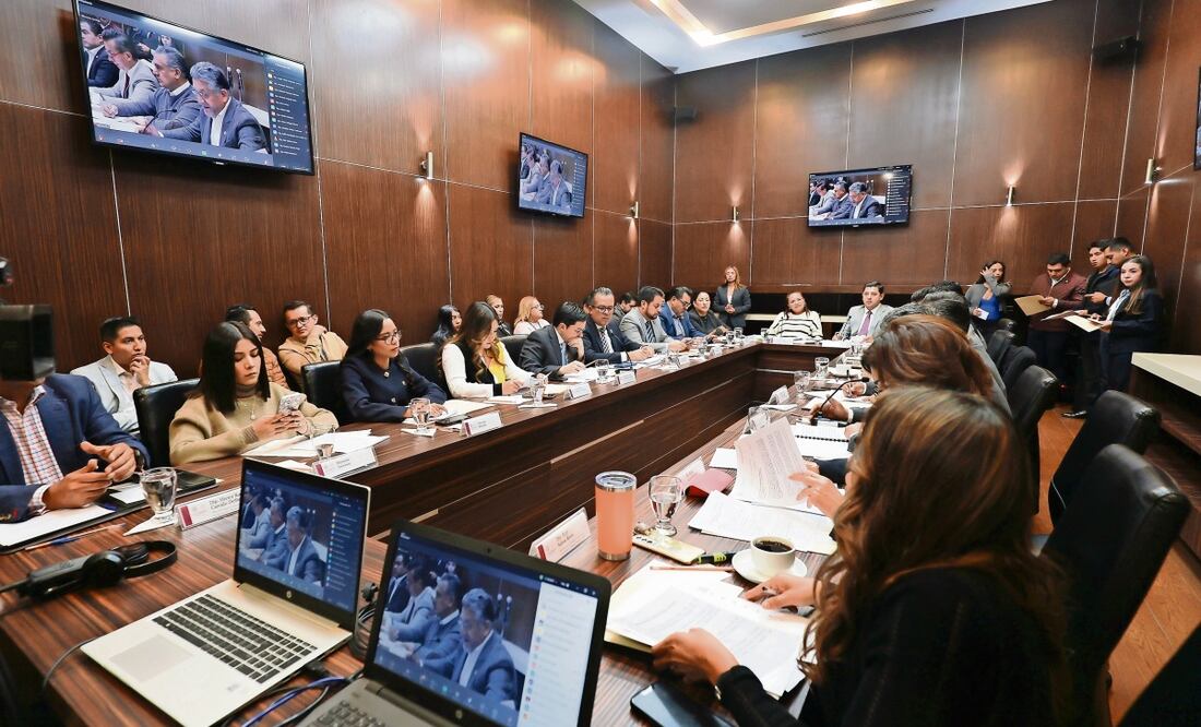 En comisiones unidas, diputados mexiquenses y representantes del Ejecutivo analizaron la reforma a la Constitución para extinguir al Infoem. Foto: Alejandra Vargas / EL UNIVERSAL