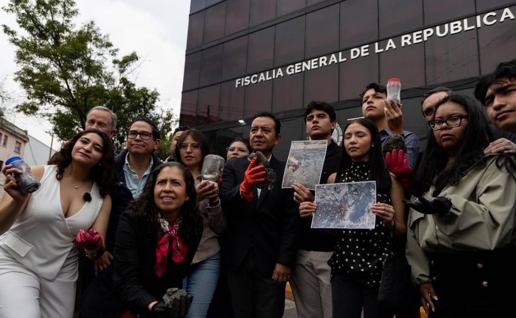 Diputados federales del PAN presentaron este lunes 30 de marzo de 2026 una denuncia ante la FGR por el derrame de petróleo en el Golfo de México. Foto: Hugo Salvador/ EL UNIVERSAL