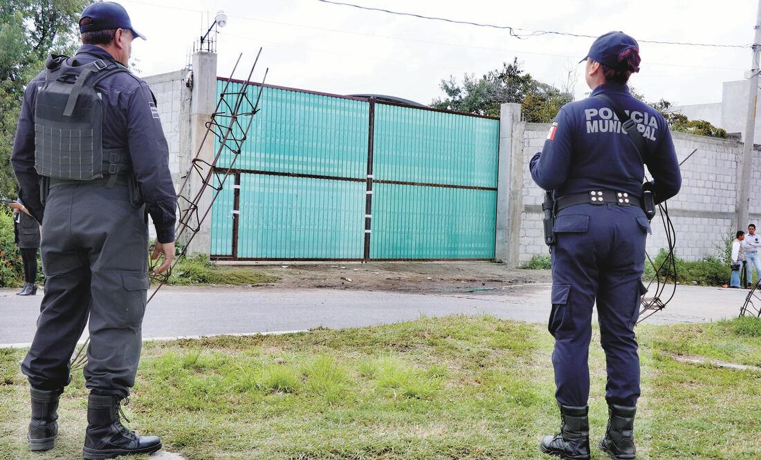 Agentes municipales acudieron al inmueble ubicado en Apango de Zaragoza. OMAR CONTRERAS. EL UNIVERSAL