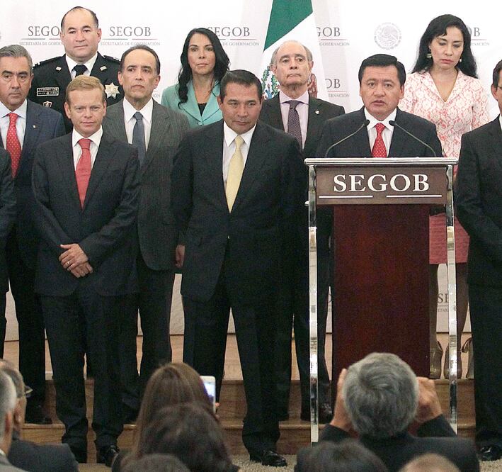 Arturo Escobar y Vega, (primero de izq. a der.) no cubre el perfil como subsecretario de Prevención y Participación Ciudadana de la Secretaría de Gobernación, dicen dirigentes sociales (ARCHIVO EL UNIVERSAL)