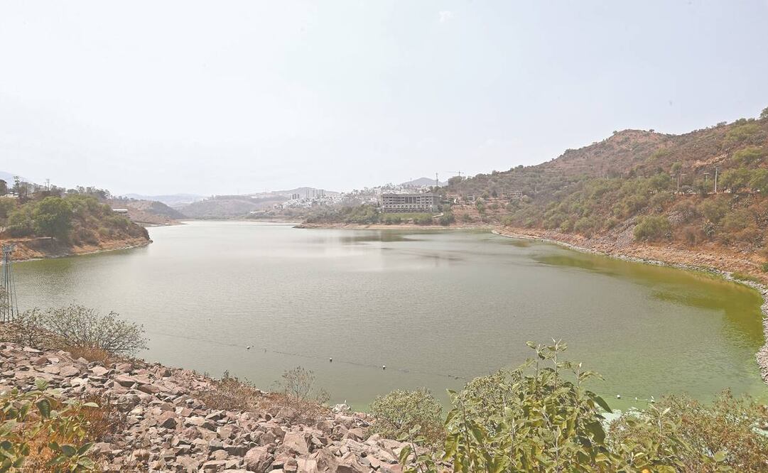 La Presa Madín, que abastece a los habitantes de Naucalpan, Atizapán y Tlalnepantla, está a 75% de su capacidad. Se eliminarán las descargas de aguas negras para que no contamine el líquido que se va a potabilizar. Foto: Valente Rosas/ El Universal.