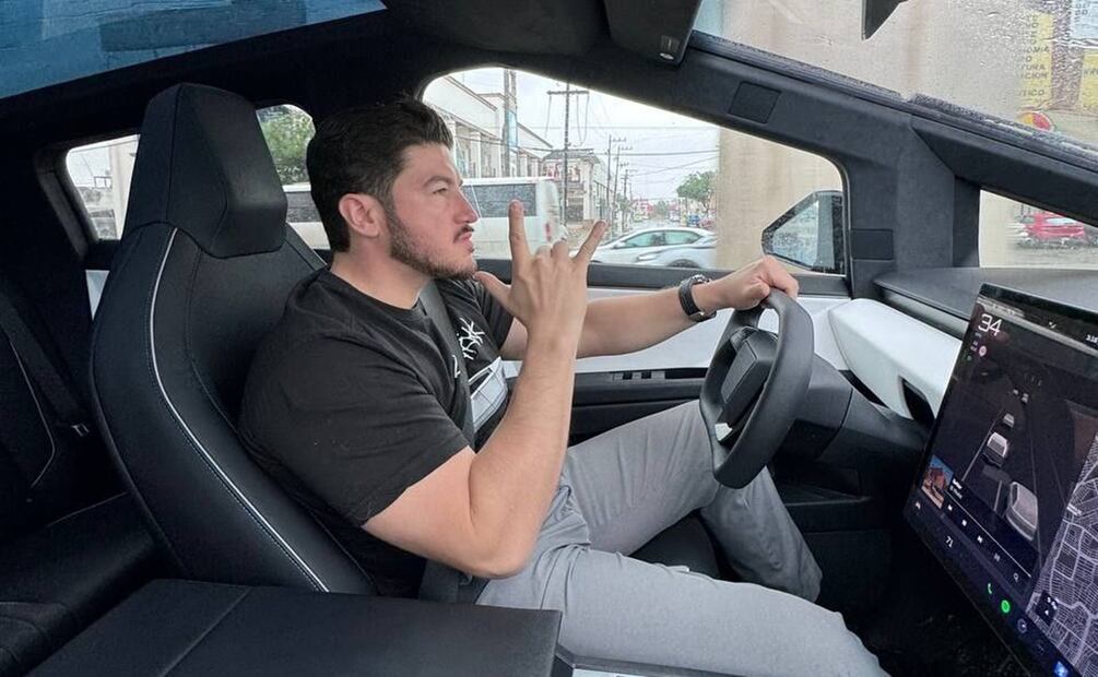 Samuel García presume nueva Cybertruck en Nuevo León. Foto: Samuel García, X