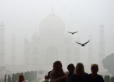 Mala calidad del aire afecta Delhi; autoridades extienden plan de emergencia para contaminación en capital de India