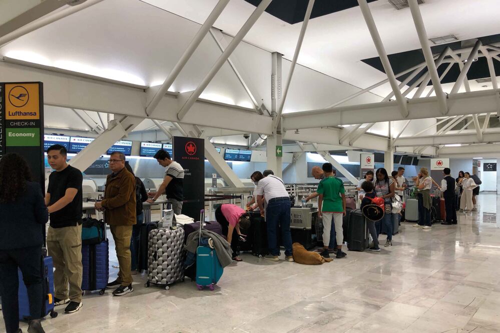 Para este año la Tarifa de Uso de Aeropuerto en el AICM para viajeros nacionales es de 28.04 dólares y para extranjeros 53.24 dólares. Foto: Diego Simón / El Universal