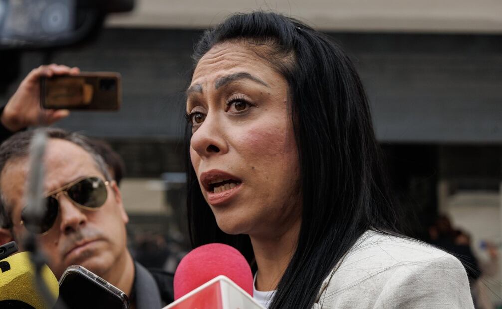 Al término de la reunión, la abogada detalló que continuarán las investigaciones toxicológicas (26/04/2025). Foto: Yaretzy M. Osnaya / EL UNIVERSAL