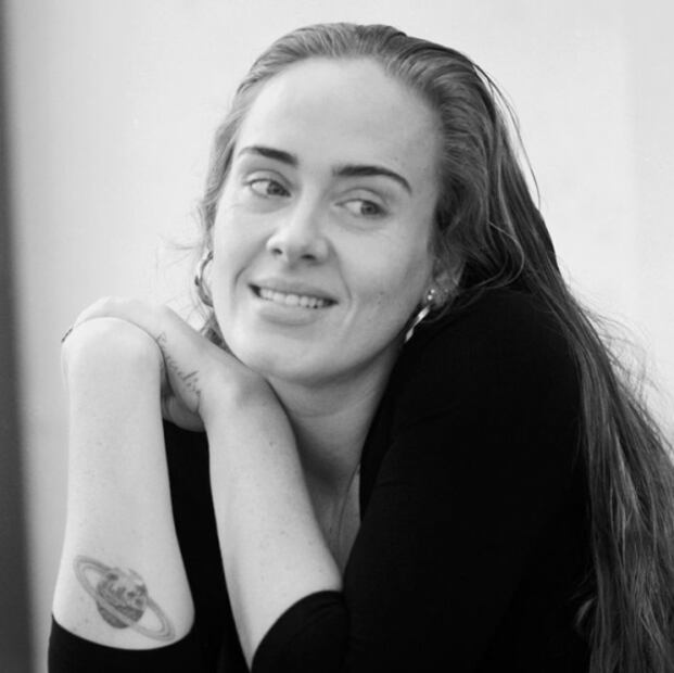 Adele reaparece en su cumpleaños y fascina con fotos a sus fans 