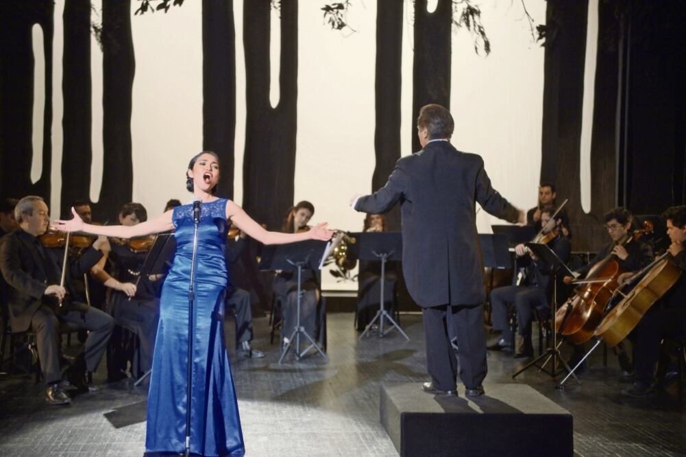 Iazúa Larios da vida a una chica que enfrenta a su padre para poder seguir una carrera artística. (CORTESÍA CINÉPOLIS)