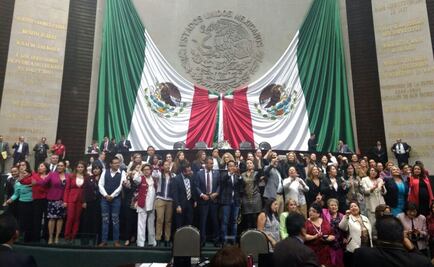 Diputadas se manifiestan en tribuna para exigir debate de dictamen