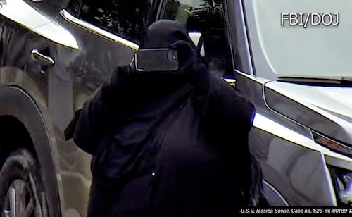 FBI arresta a mujer por planear ataque de bomba en Capitolio de Nueva York; la ligan con el Estado Islámico