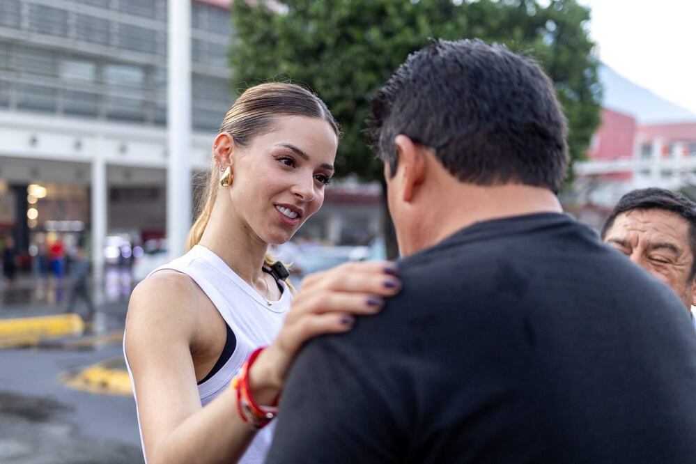 Mariana Rodríguez presenta a vecinos del sur, el “Monterrey del Futuro”. (Foto: especial)