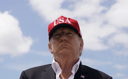 Trump amenaza con "cesar comercio" con algunos países si l Fed no baja las tasas de interés; "bajen la tasa", urge