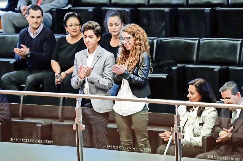 Desde el palco de la sala de sesiones del Senado, los hijos de Raúl Cervantes veían con beneplácito la responsabilidad que asumió su papa (IVÁN STEPHENS. EL UNIVERSAL)