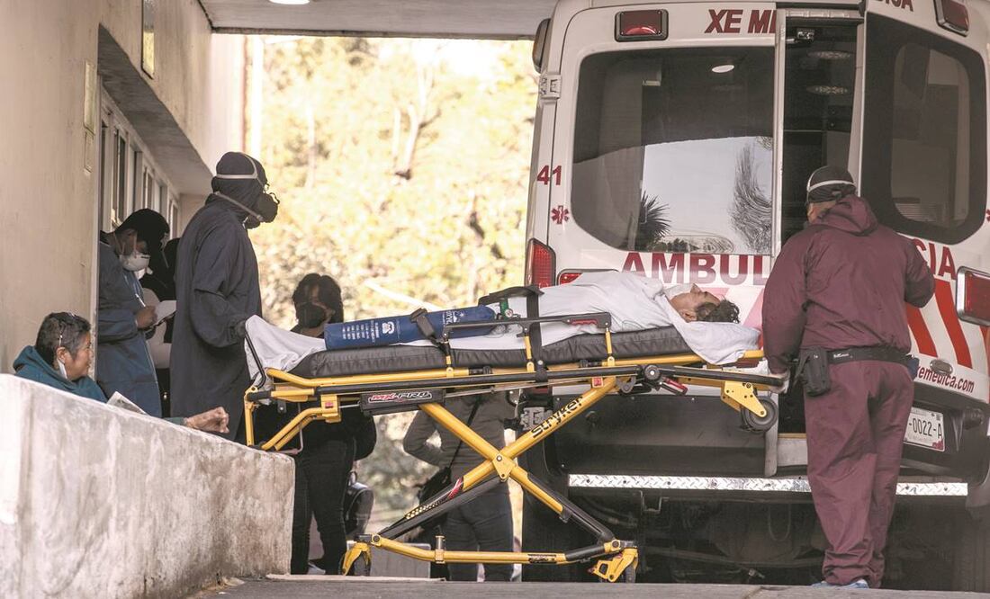 En el hospital Venados, los pacientes con Covid-19 en estado grave son trasladados al CAT Morelos, en la GAM. Fotos: Germán Espinosa/ EL UNIVERSAL.