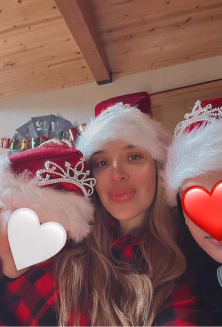 Emma Coronel con sus hijas, en un reel que mostró la esposa de Joaquín El Chapo Guzmán en su cuenta de Instagram. Foto: Instagram