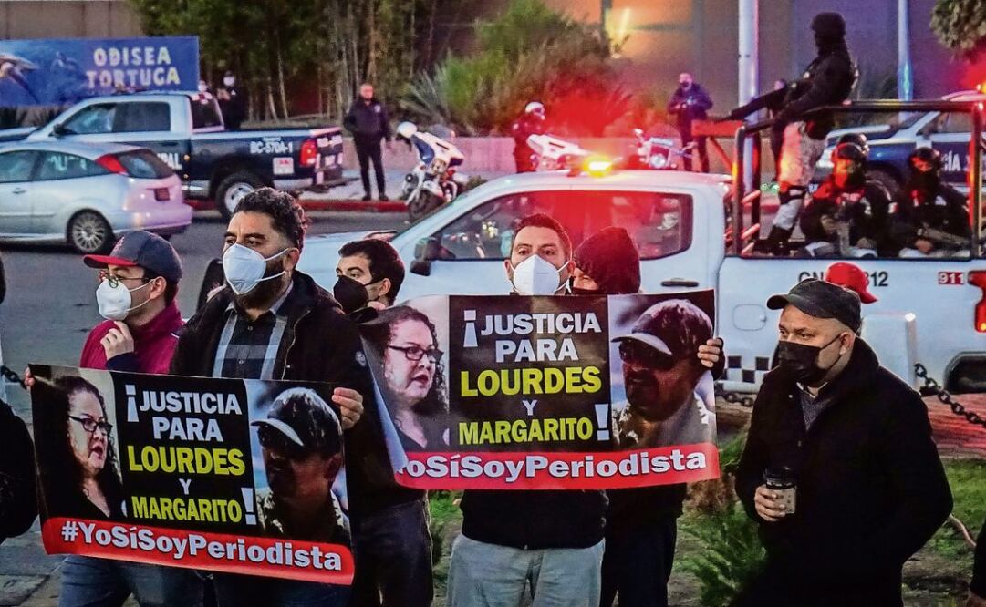 Periodistas, al exigir justicia por los asesinatos de Margarito Martínez y Lourdes Maldonado, en Tijuana. (13/02/2025) Foto: Joebeth Teríquez | EFE