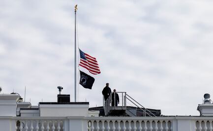 Trump ordena ondear a media asta las banderas de EU por guardia nacional que murió en tiroteo en Washington