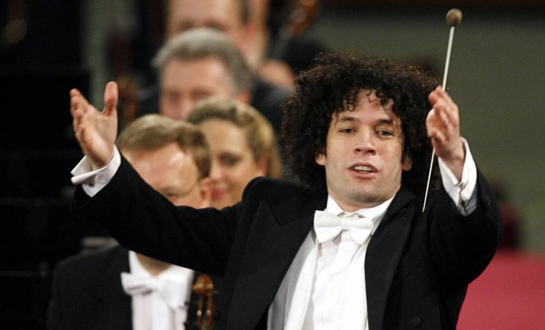 El joven director se formó en el sistema de orquestas infantiles y juveniles de Venezuela, conocido como "El Sistema", que fundó José Antonio Abreu en 1975. FOTO: Archivo/AP.