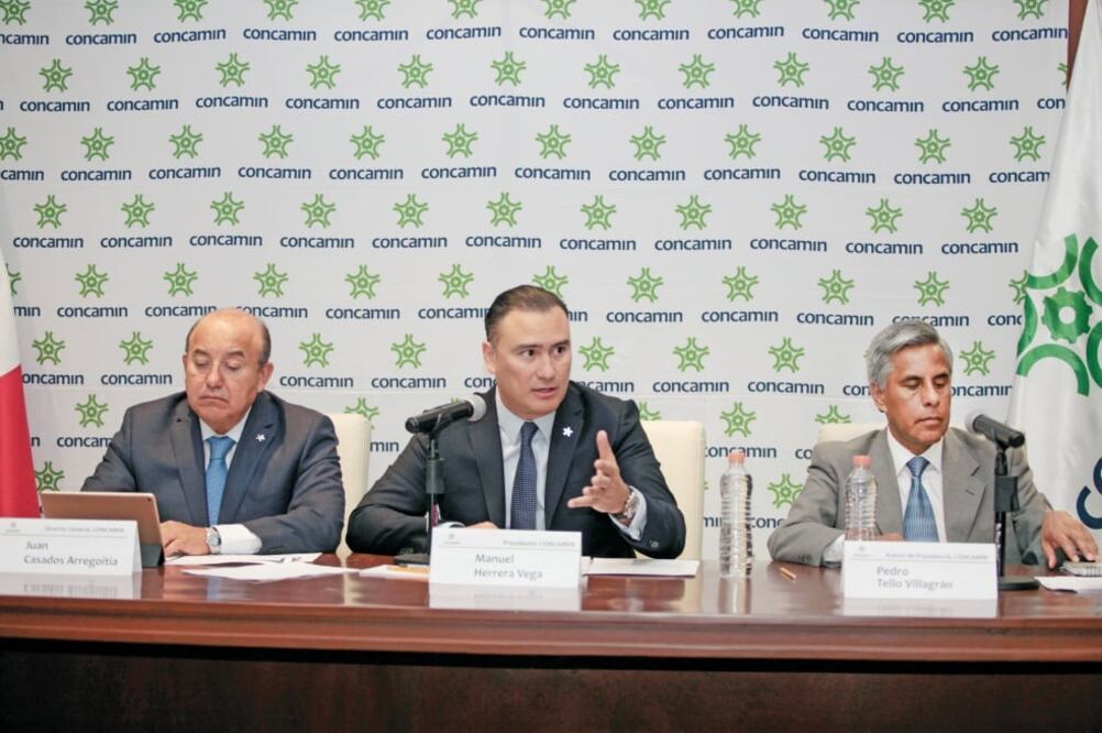 Manuel Herrera Vega, presidente de la Concamin, reconoció que las pesadas cargas de los trámites desincentivan a las empresas y sus inversiones en México (CORTESÍA)