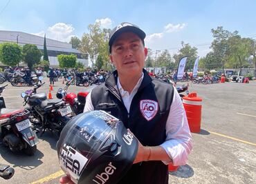Alcaldía Álvaro Obregón entrega 250 cascos a repartidores de aplicación; buscan fomentar seguridad vial