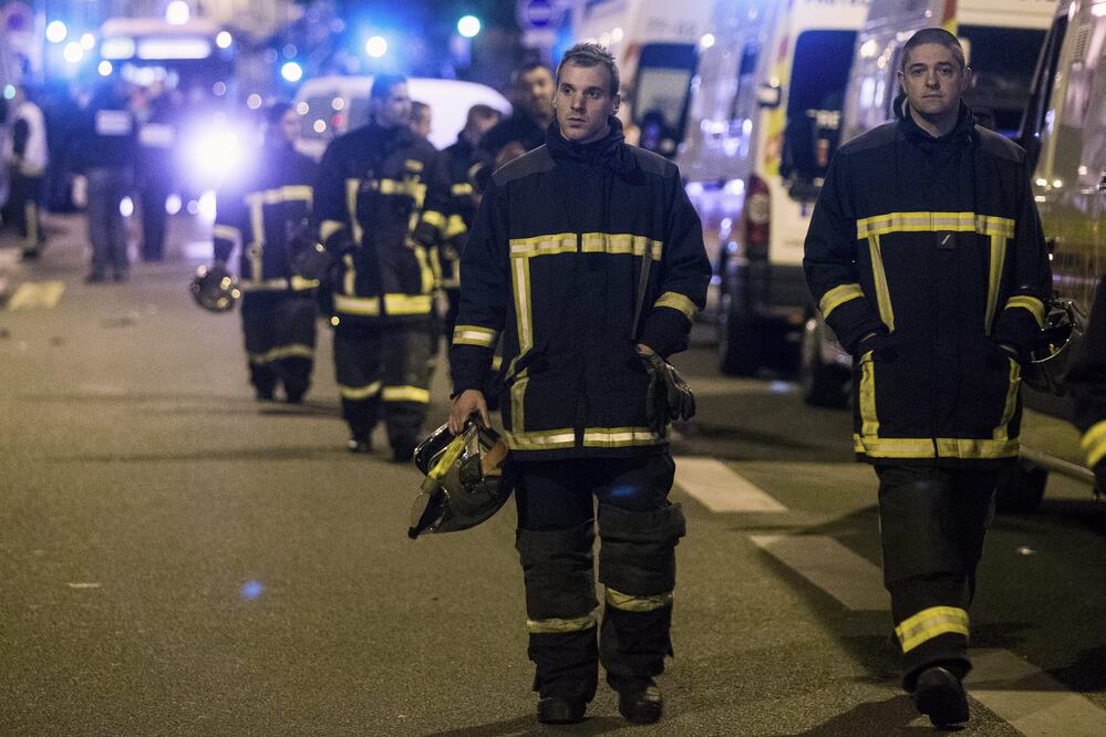 Ayer se registraron atentados que causaron al menos 127 víctimas mortales en París (