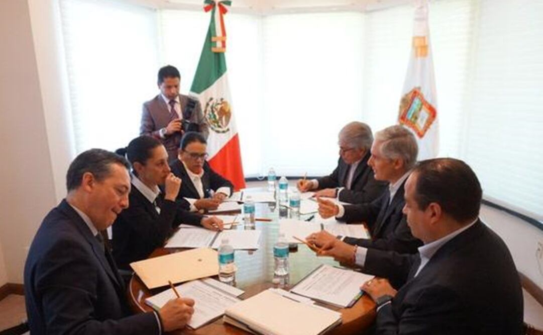 La reunión se lleva a cabo en la Representación del Gobierno del Estado de México en la Ciudad de México, situada en las Lomas de Chapultepec. Fotografía:  Especial
