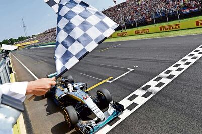 Lewis desplaza a Nico