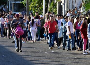 FOTOS: Migrantes saturan INM en Tapachula; buscan salvoconducto para cruzar el país