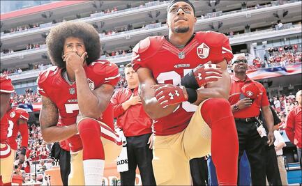 Jugadores de la NFL advierten que volverán a hincarse durante el himno