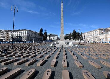 Protestan con más de mil ataúdes en el centro de Roma, denuncian las muertes en el trabajo en Italia
