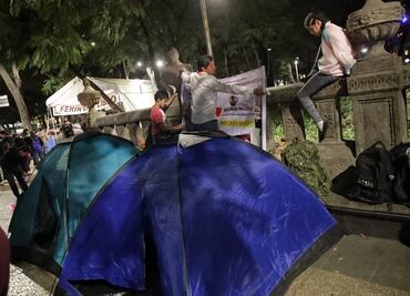 Video. Previo a marcha de AMLO, simpatizantes acampan en Paseo de la Reforma