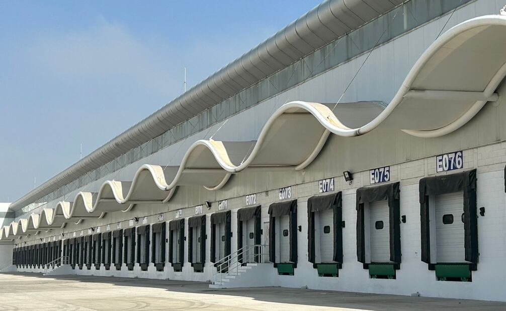 Andenes de la Megafarmacia del Bienestar. Foto: Berenice Fregoso / EL UNIVERSAL