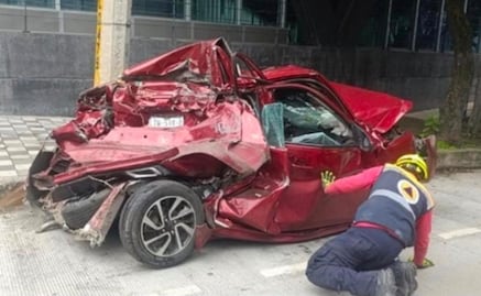 Dos personas resultan lesionadas tras quedar prensadas entre dos tráileres en Miguel Hidalgo; fueron rescatadas por bomberos de la CDMX