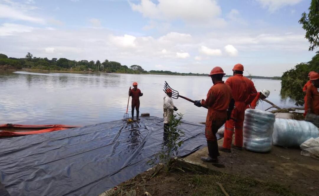 Derrame de combustible en Río Pantepec está controlado, dice la Secretaría de Marina. Foto: Especial