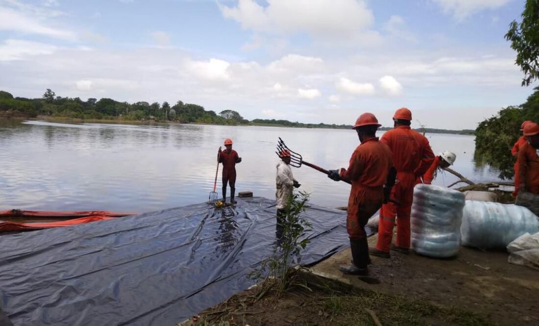 Derrame de combustible en Río Pantepec está controlado, dice la Secretaría de Marina. Foto: Especial