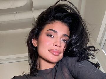 Kylie Jenner celebra sus 26 años con sensual vestido cut out