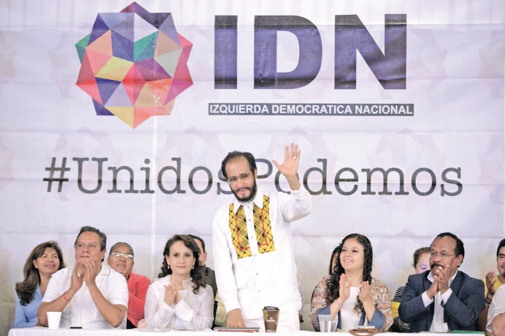 En la Asamblea Nacional de IDN, René Bejarano (centro) dijo que el PRD se enfrentará a la “autosuficiencia purista” de Morena para hacer una coalición (IVÁN STEPHENS. EL UNIVERSAL)