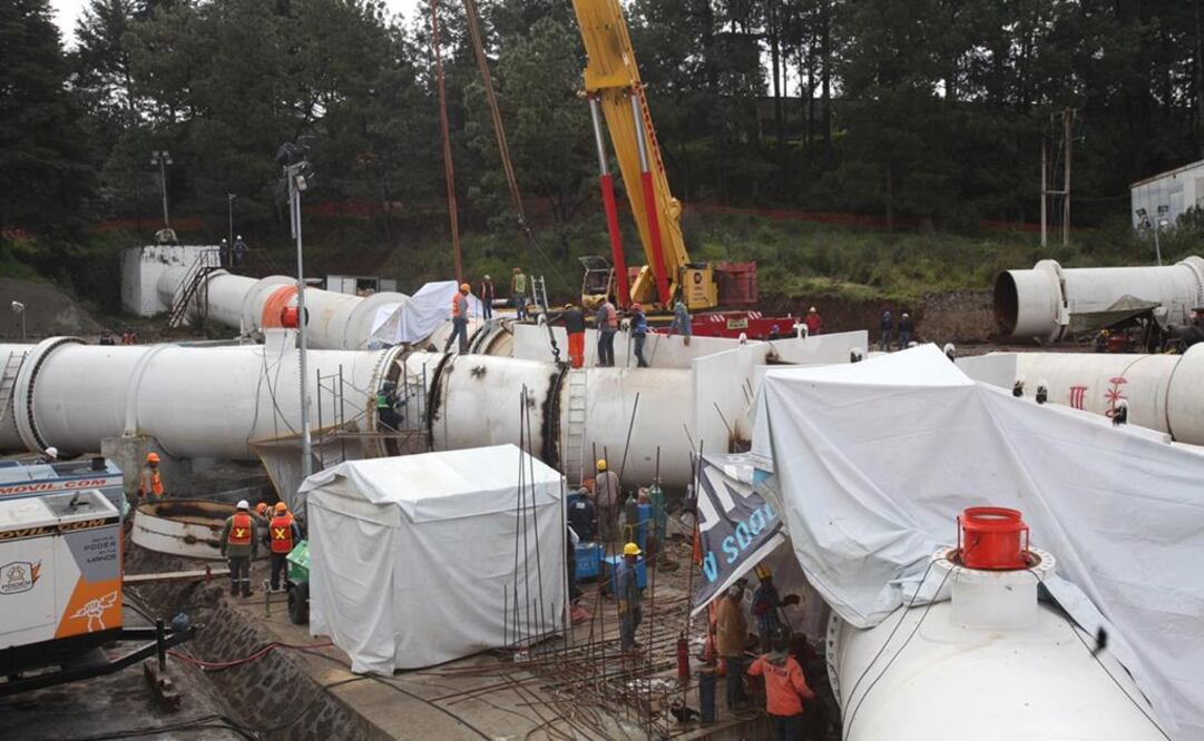 Se informó que la Conagua reforzó el número de trabajadores para terminar las soldaduras de las tuberías del Sistema Cutzamala. Foto: Jorge Alvarado. EL UNIVERSAL