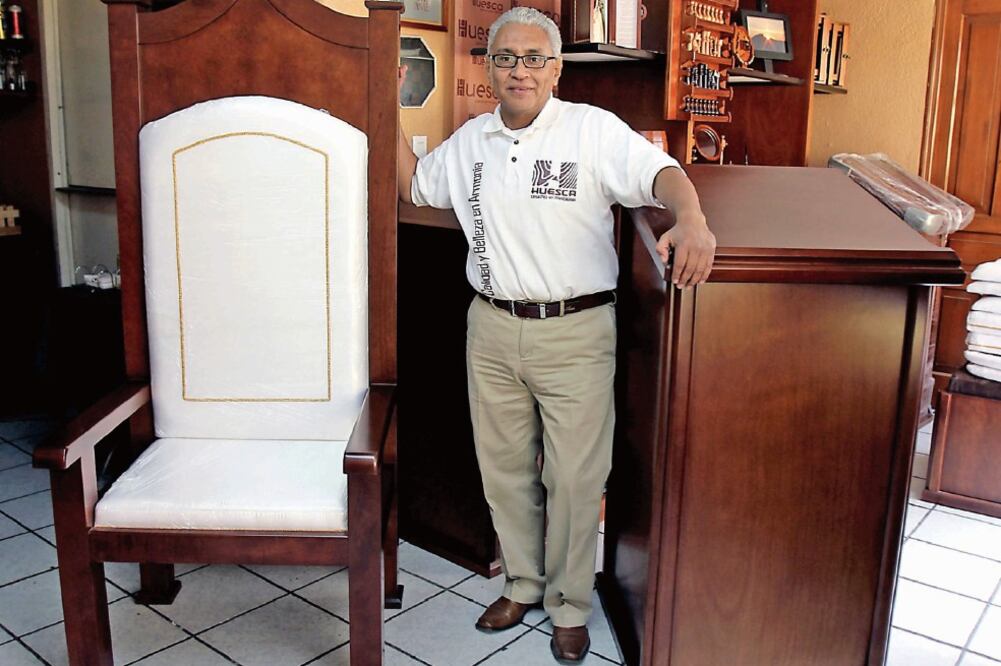 El altar que será usado por el papa Francisco en la misa que pronunciará en Ecatepec mide 12 metros de largo por dos de ancho y uno de altura, está seccionado en seis módulos, los cuales ensamblarán días antes de la ceremonia (ESPECIAL)