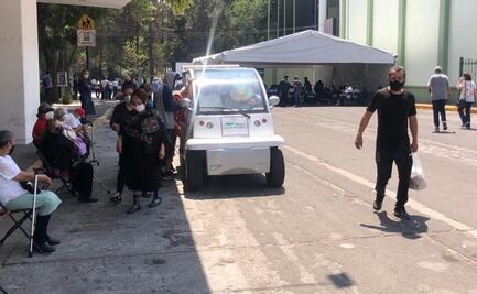 “Es un gran fin de semana para los adultos mayores", dice Víctor Saldaña tras ser vacunado en Campo Marte