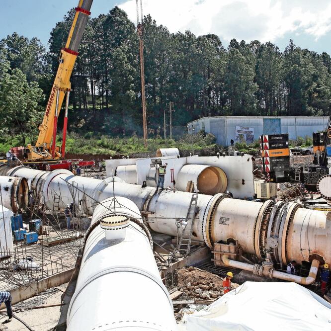 En sólo tres días resultó inservible la K diseñada por ingenieros mexicanos —con un peso de 185 toneladas de acero—, según anunció la misma comisión. Harán un análisis de ingeniería para ver en qué pueden reutilizarla. (JORGE ALVARADO. EL UNIVERSAL)