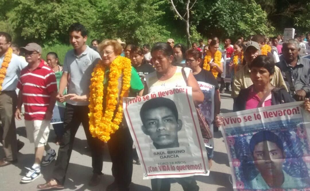 Comisionada de CIDH pide a padres de los 43 de Ayotzinapa no claudicar